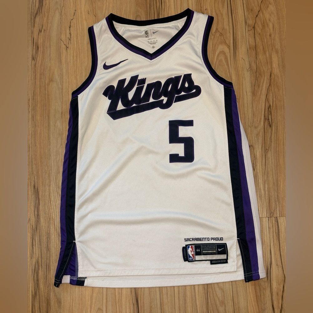 Nike Sacramento Kings De’Aaron Fox #5 Association Edition Jersey White Men’s Med